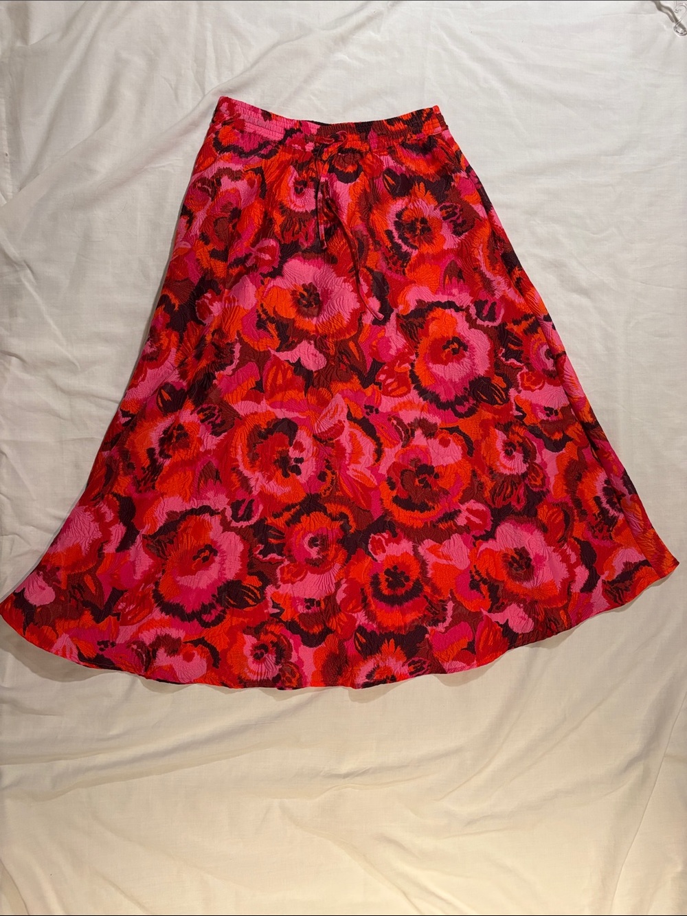 Essential Antwerp: Bold Floral A-Line Skirt in Red and Pink